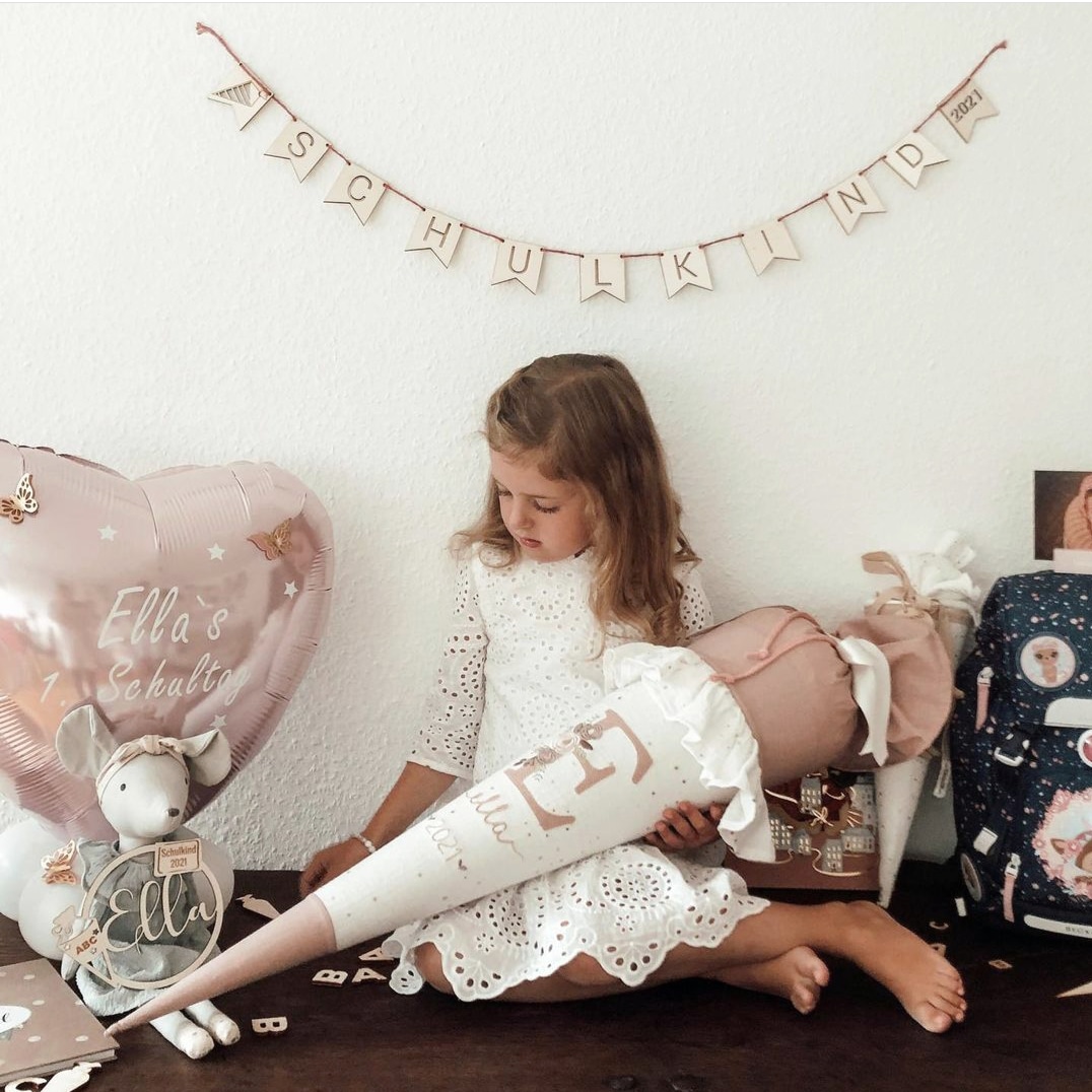 Schultüte Monogramm mit Rüsche | atelier-kleeblatt.de | Jetzt Kaufen