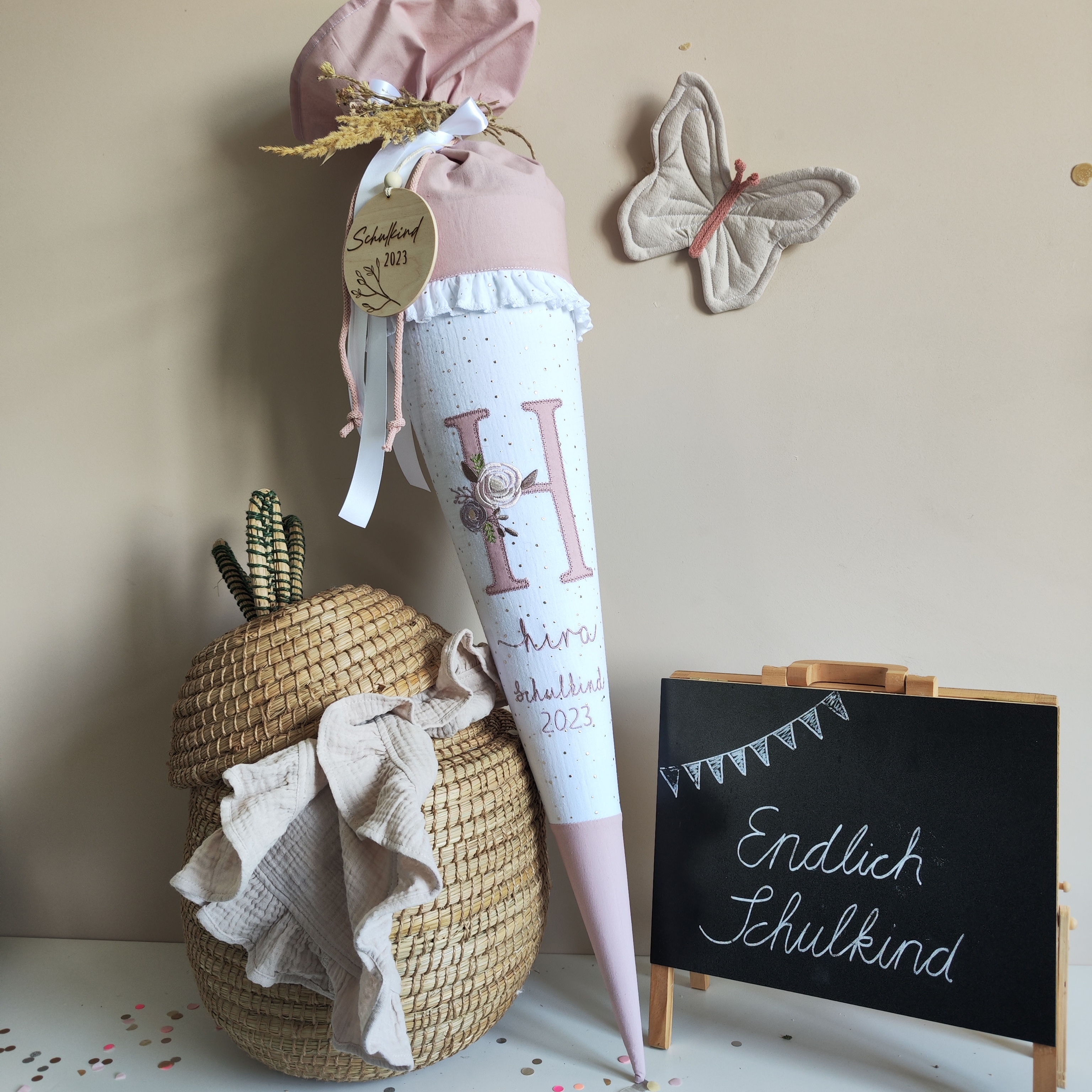 Schultüte Monogramm mit Rüsche | atelier-kleeblatt.de | Jetzt Kaufen