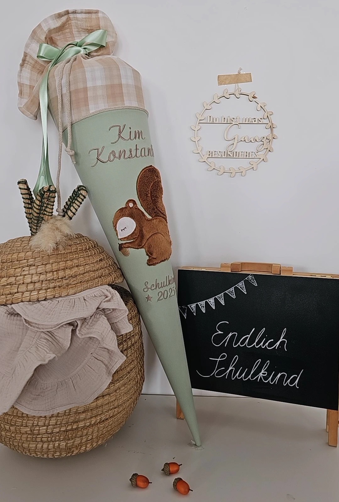 Schultüte zartgrün/ Beigekaro mit Eichhörnchen  | atelier-kleeblatt.de | Jetzt Kaufen