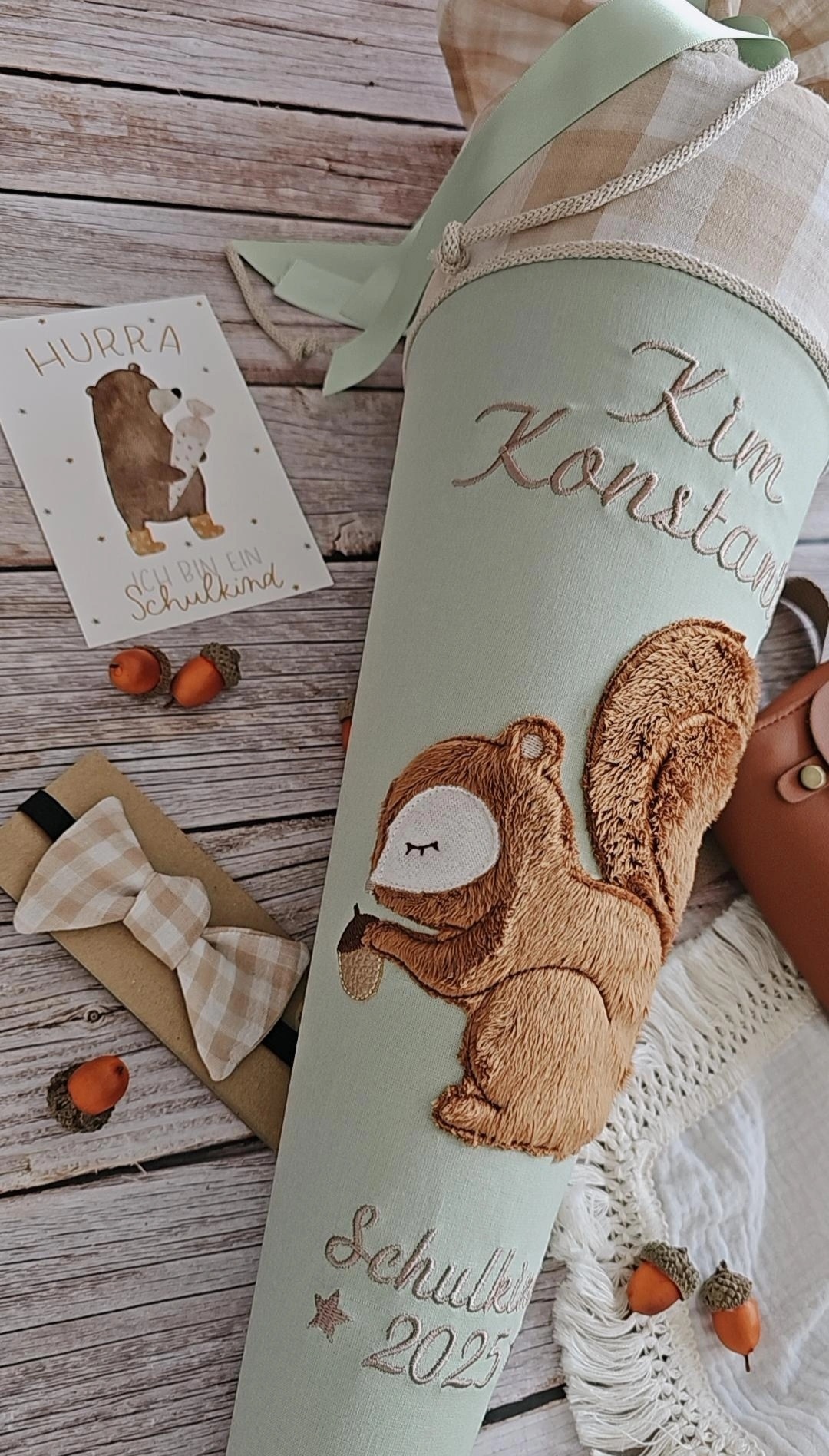 Schultüte zartgrün/ Beigekaro mit Eichhörnchen  | atelier-kleeblatt.de | Jetzt Kaufen