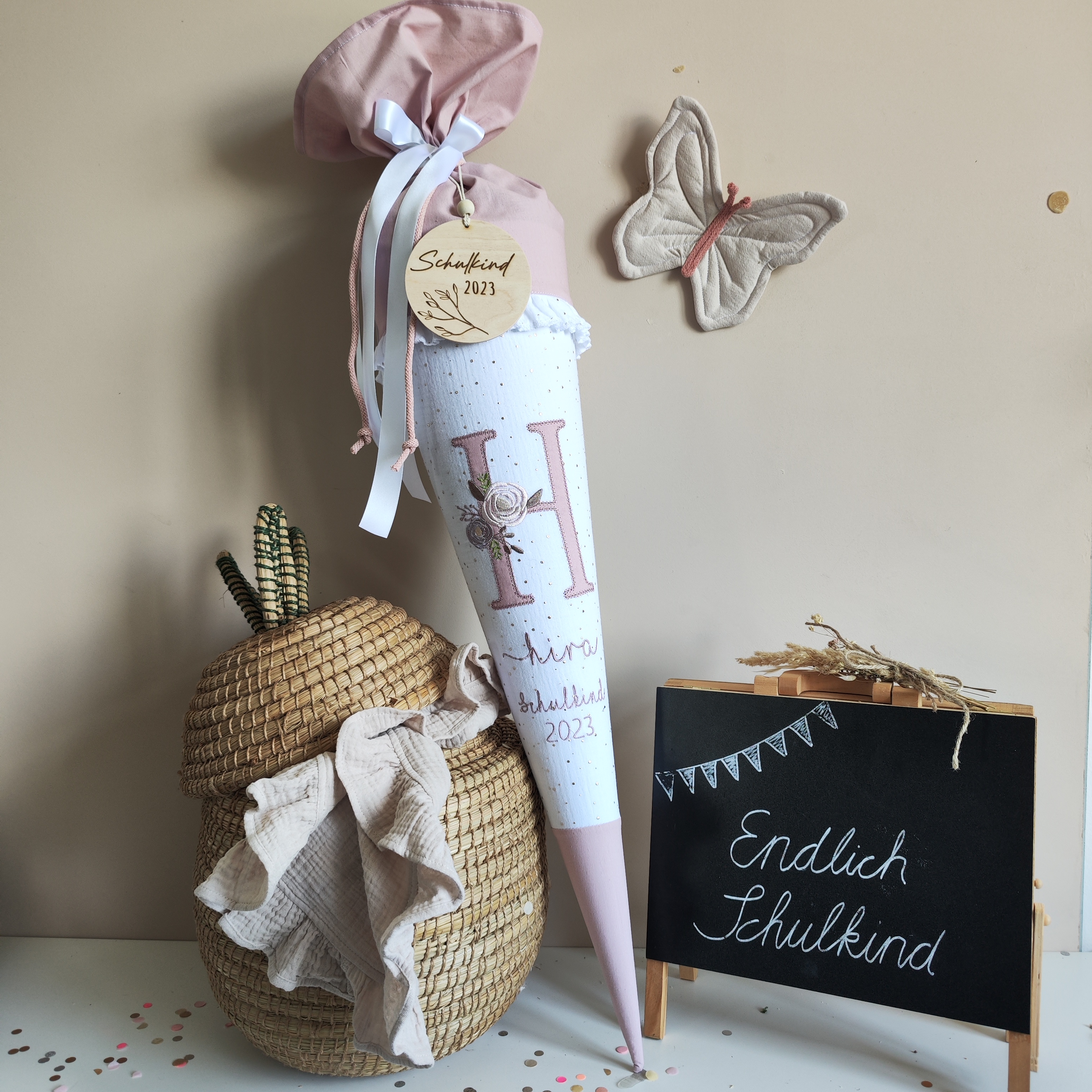 Schultüte Monogramm mit Rüsche | atelier-kleeblatt.de | Jetzt Kaufen