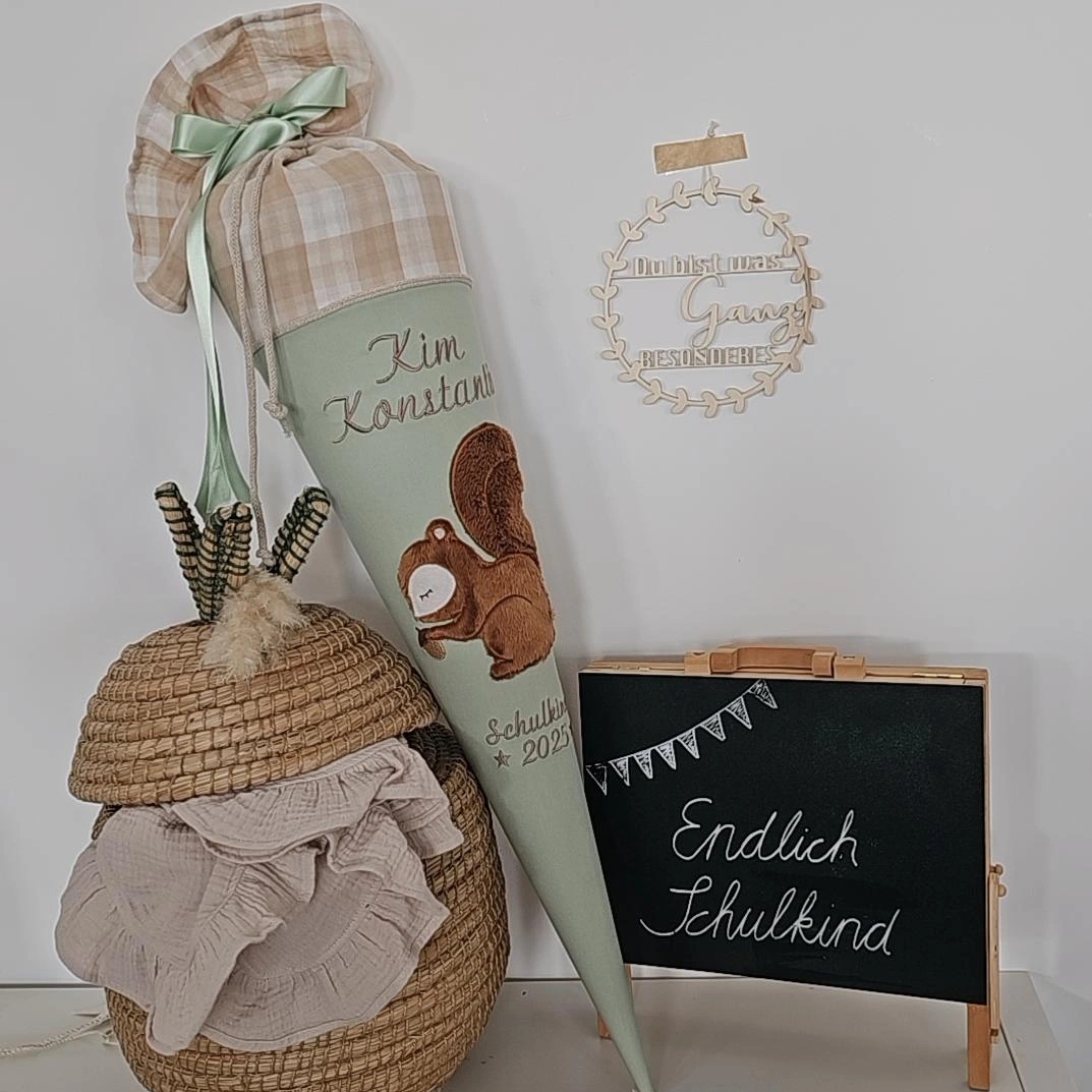 Schultüte zartgrün/ Beigekaro mit Eichhörnchen  | atelier-kleeblatt.de | Jetzt Kaufen