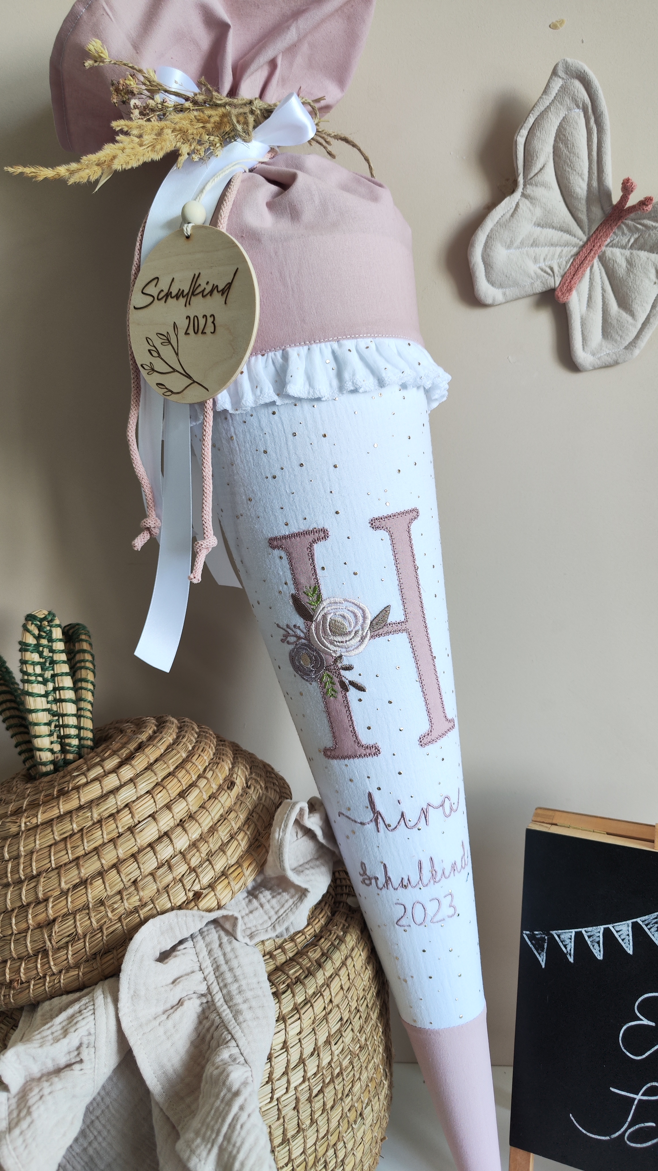 Schultüte Monogramm mit Rüsche | atelier-kleeblatt.de | Jetzt Kaufen