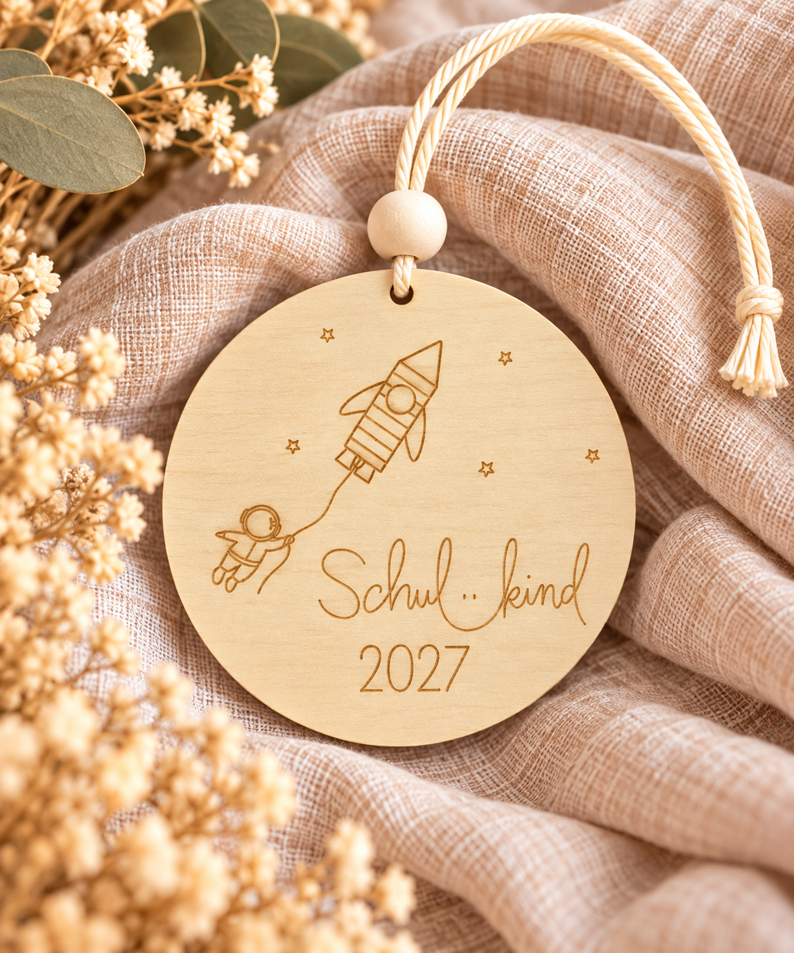Holzscheibe Rakete Schulkind 2027   | atelier-kleeblatt.de | Jetzt Kaufen
