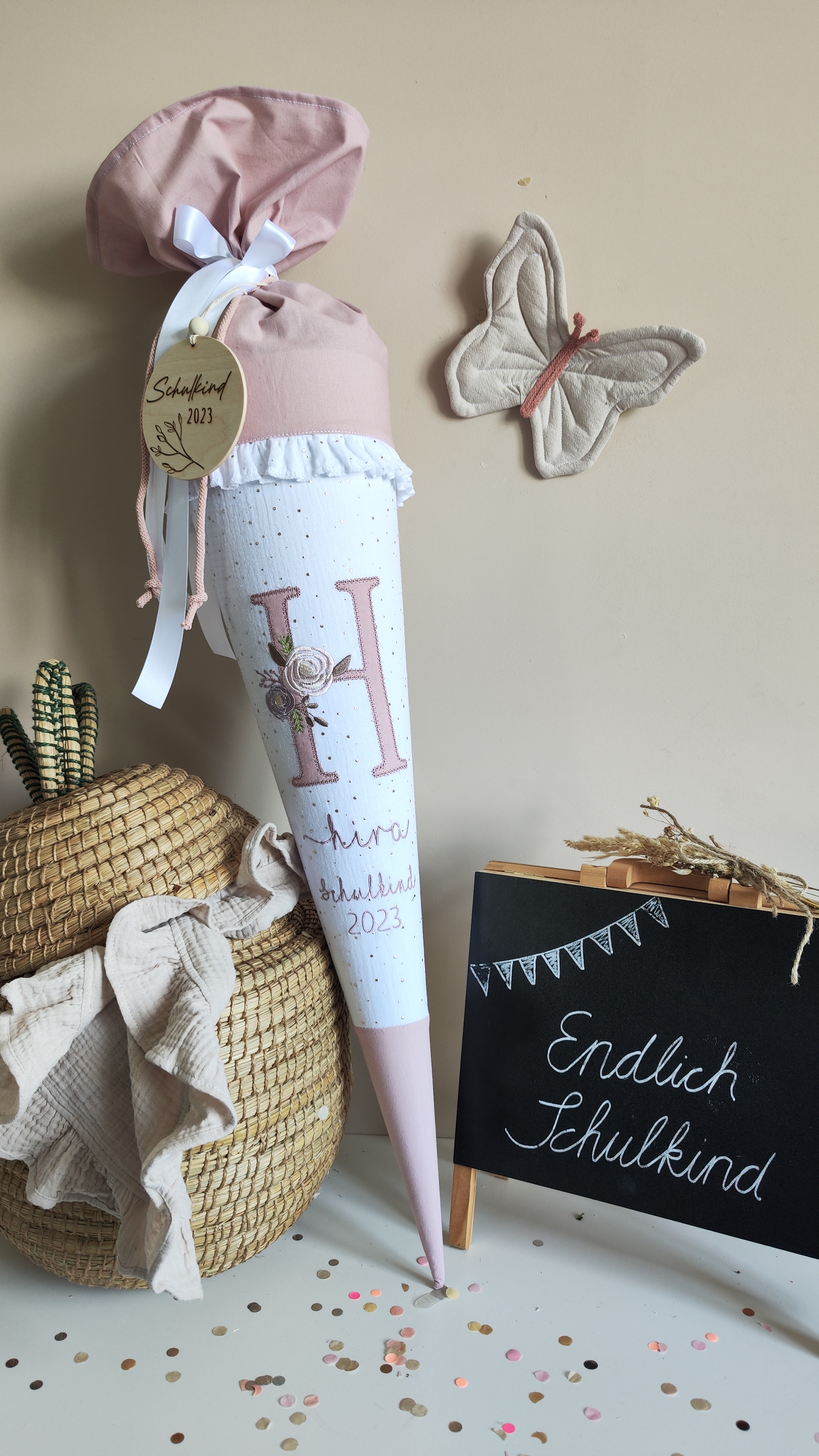 Schultüte Monogramm mit Rüsche | atelier-kleeblatt.de | Jetzt Kaufen